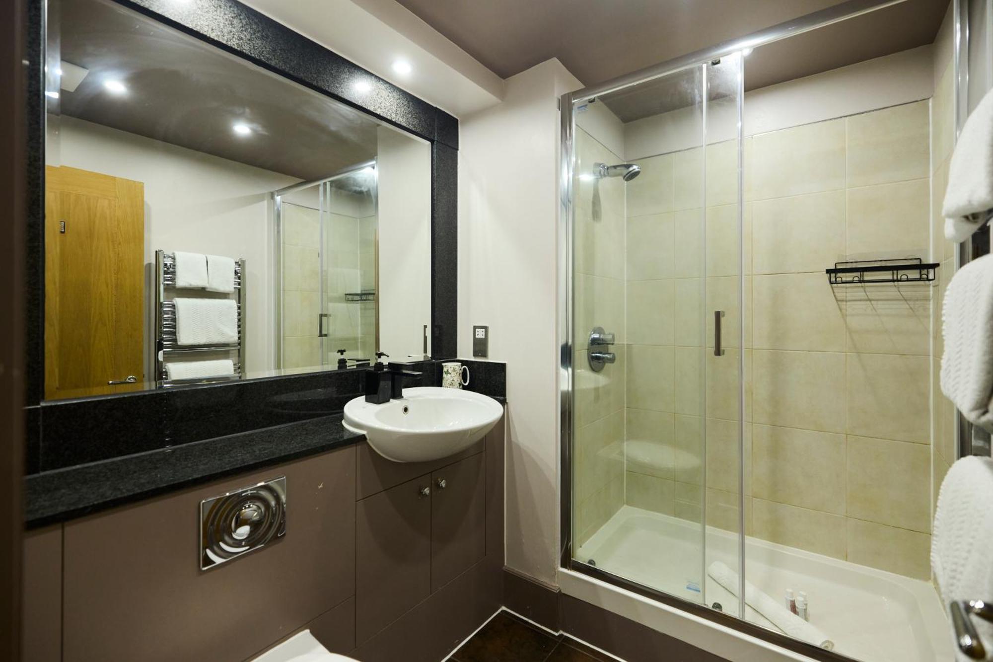 The Vauxhall Hideout - Comfy 2Bdr Flat With Balcony 런던 외부 사진