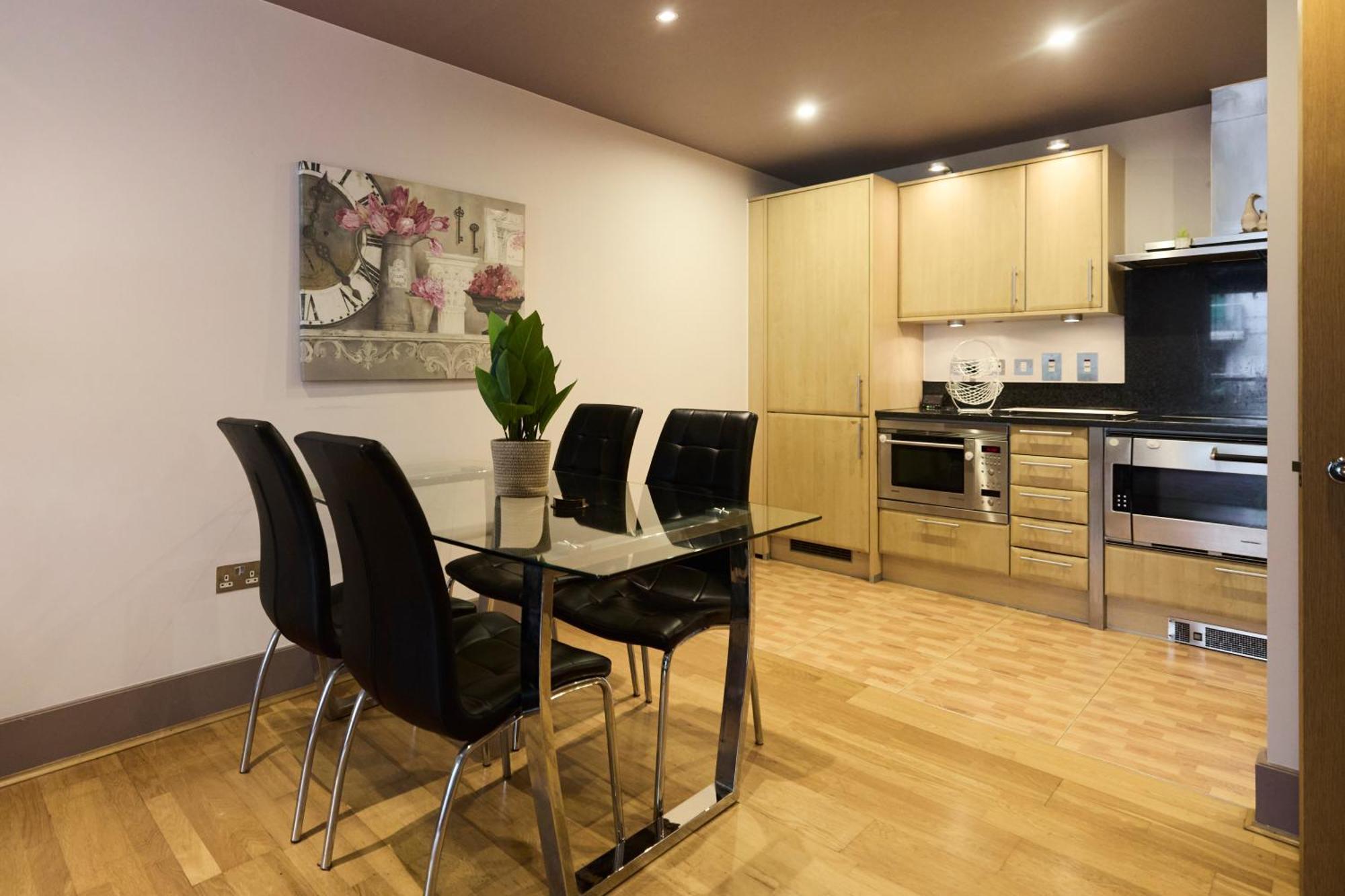 The Vauxhall Hideout - Comfy 2Bdr Flat With Balcony 런던 외부 사진