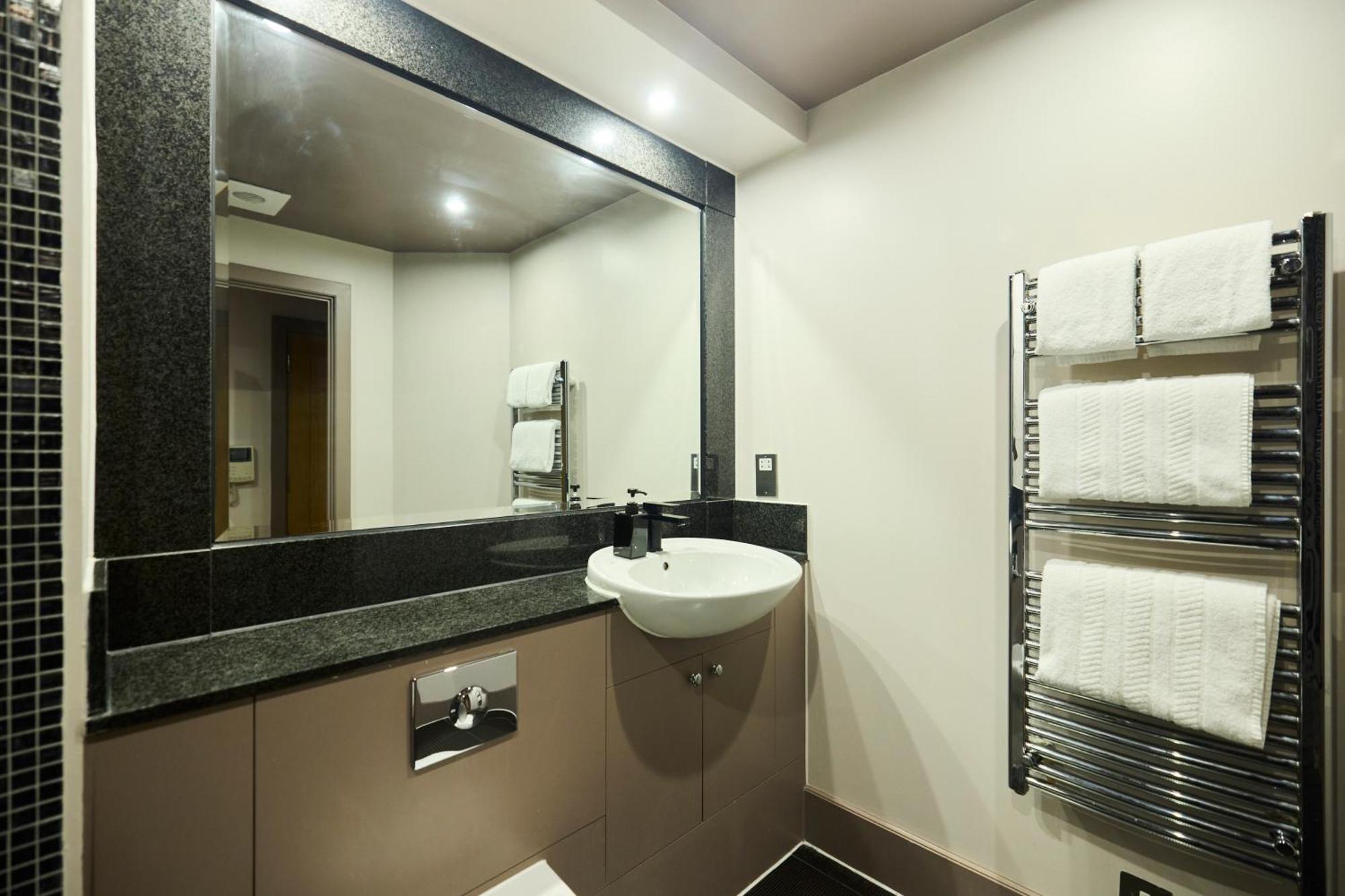 The Vauxhall Hideout - Comfy 2Bdr Flat With Balcony 런던 외부 사진
