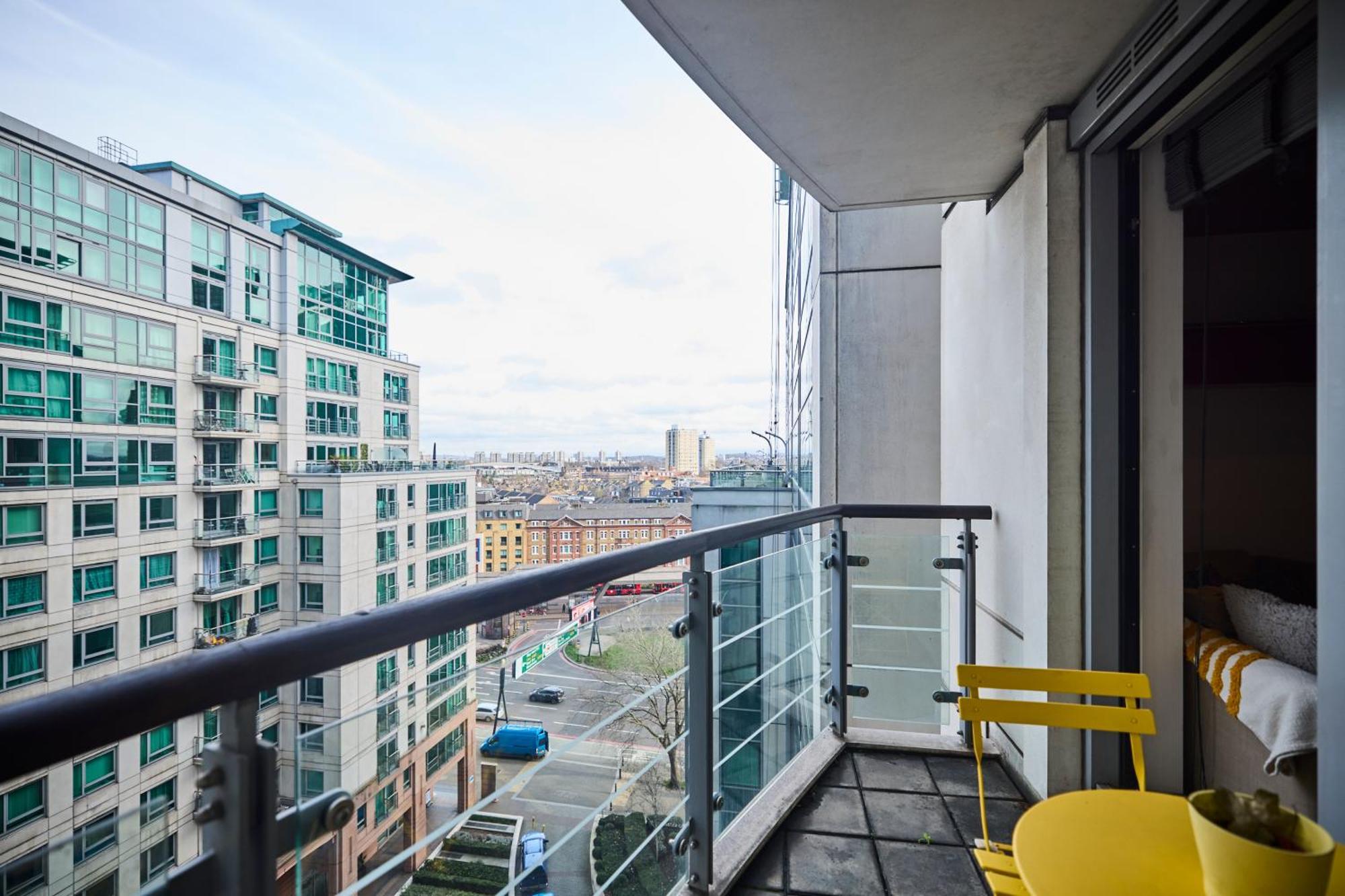 The Vauxhall Hideout - Comfy 2Bdr Flat With Balcony 런던 외부 사진
